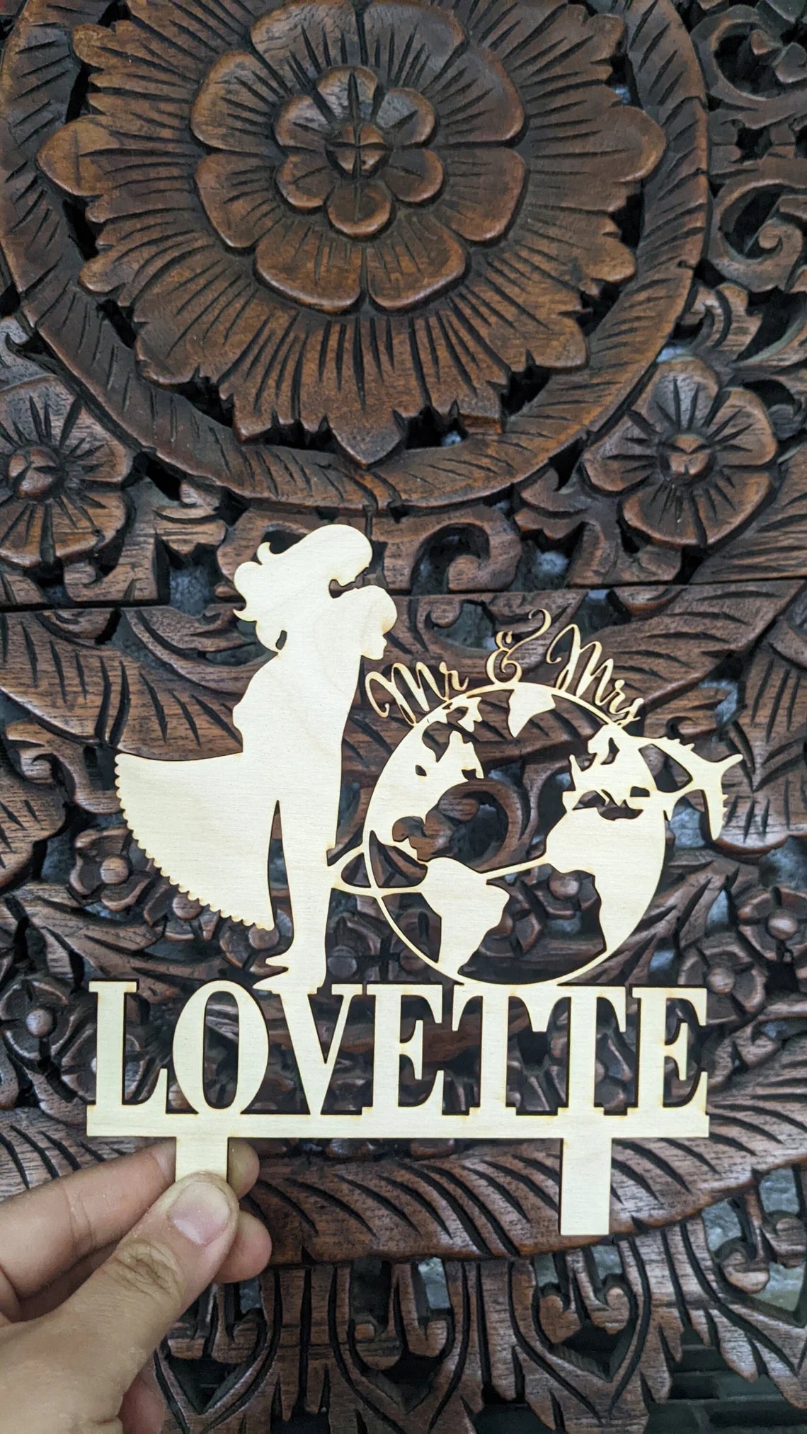 World Travel Couple | World Globe | Mr and Mrs Silhouette with Personalized Name Natural Wood Topper