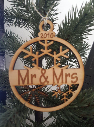 Personalized Year Mr and Mrs Family Christmas Ornament Snowflakes Keepsake